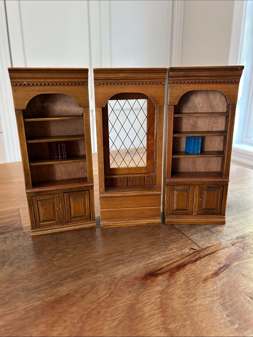 Vtg Carlson’s Miniatures Bookcase, Dollhouse Furniture, Lot 9 - Picture 2 of 8